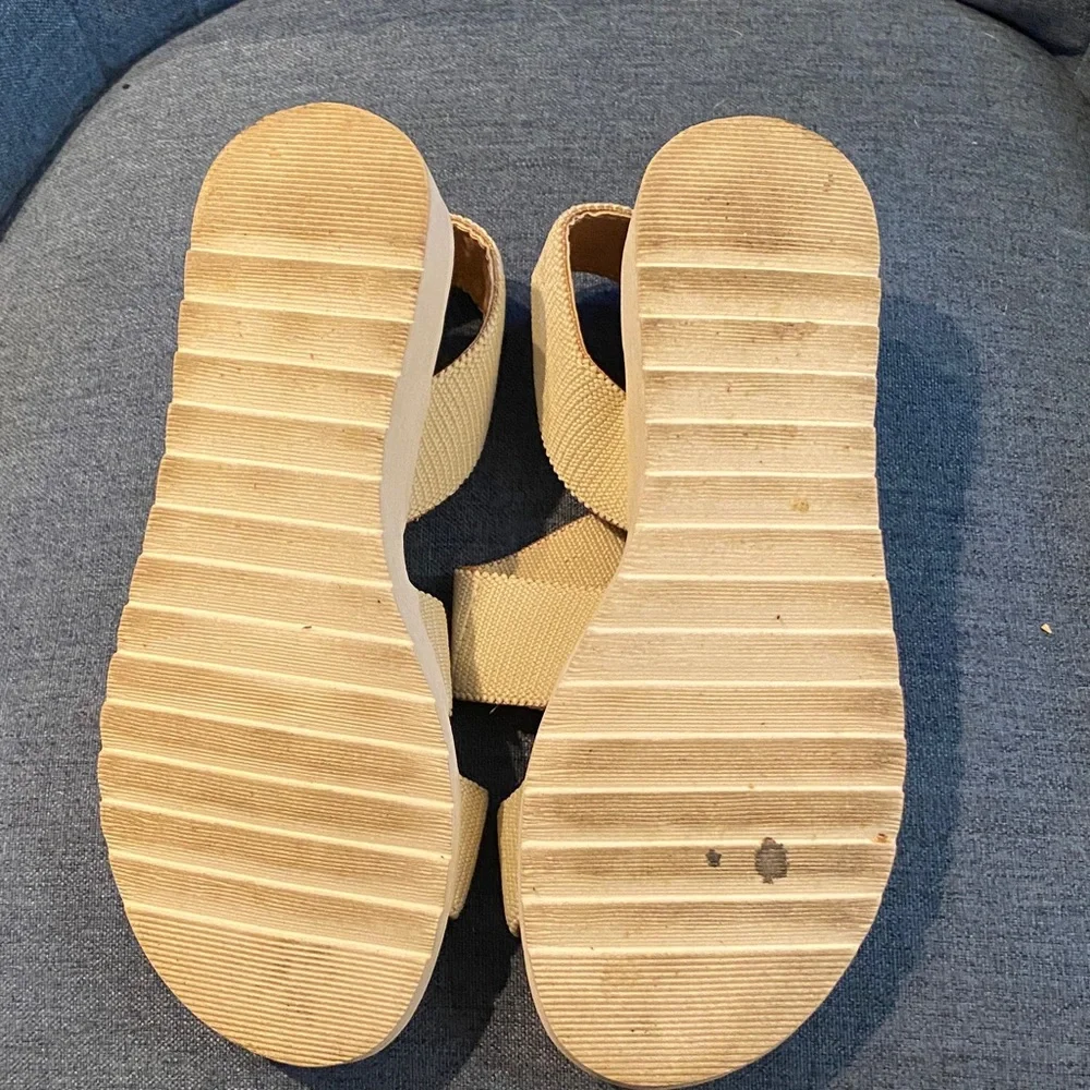 Kensie Women's Cream Sandals - Picture 6 of 6